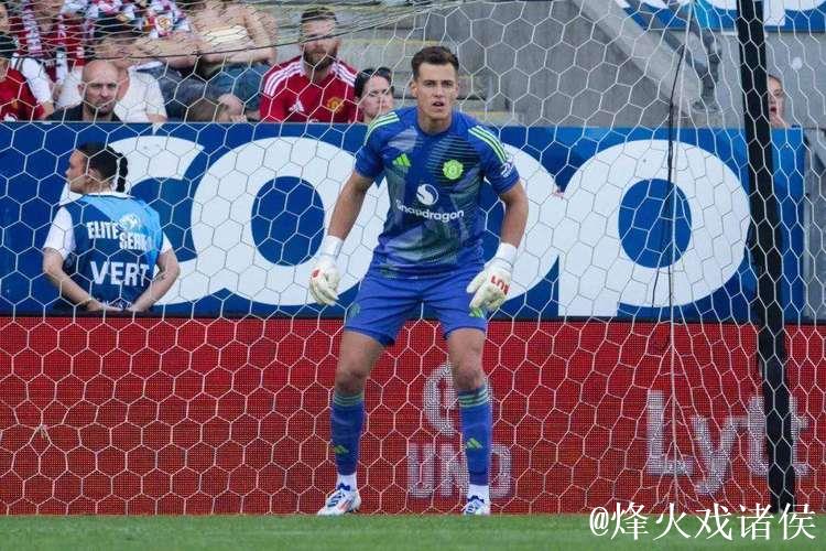 最已阵?曼联奥纳纳替代者首选非巴因迪尔,小将有望在热身赛首发 最已阵?曼联奥纳纳替代者首选非巴因迪尔,小将有望在热身赛首发