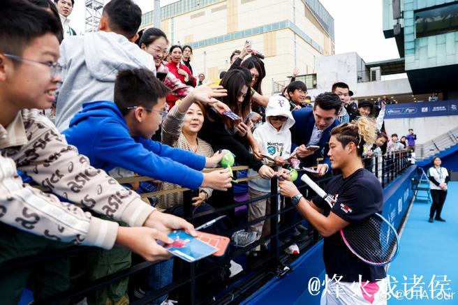 吴尊张之臻携网球场上的“轮椅舞者” 共赴名人精英表演赛